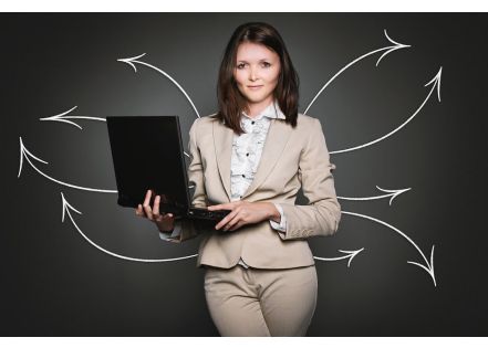 Combien les entreprises investissent-elles en moyenne pour un logiciel de gestion commerciale ?