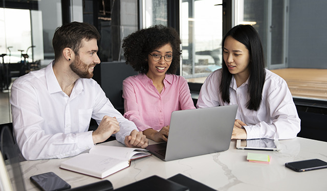 IzOrder, la solution de prise de commande dédiée, permet aux commerciaux d'optimiser leur temps de vente grâce à un CRM mobile intégré, transformant chaque interaction en une opportunité de vente réussie.