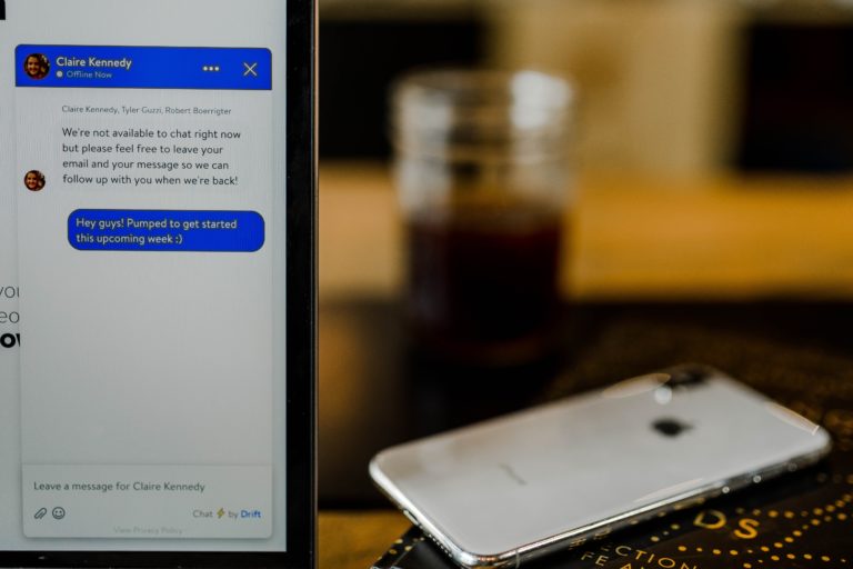 Chatbots intégrés aux logiciels Helpdesk pour automatiser le support client